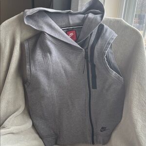 Nike Heather Gray Sleeveless Vest